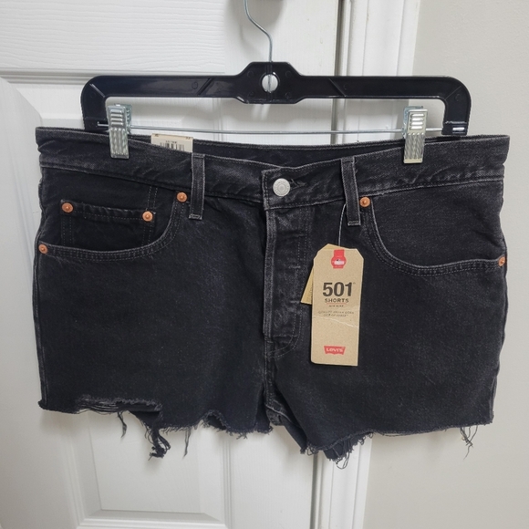 Levi's NWT 501 Mid Rise Shorts Size 32. - Picture 1 of 15